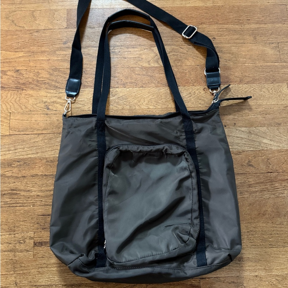 Black Rivet Collapsable Foldable Crossbody Bag To… - image 1